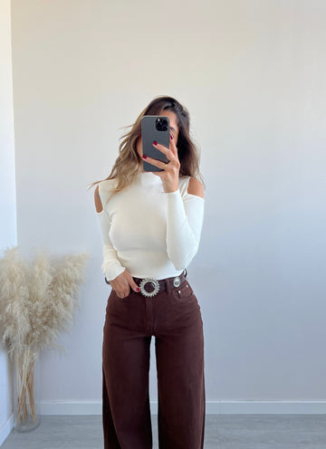 Maglia cut out sulle spalle crema