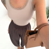 Canotta con pizzo spalline larghe beige