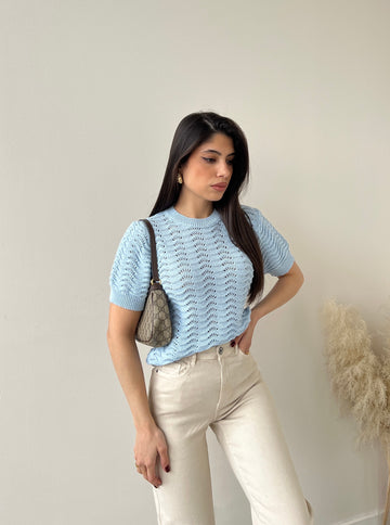 Maglia traforata a manica corta celeste